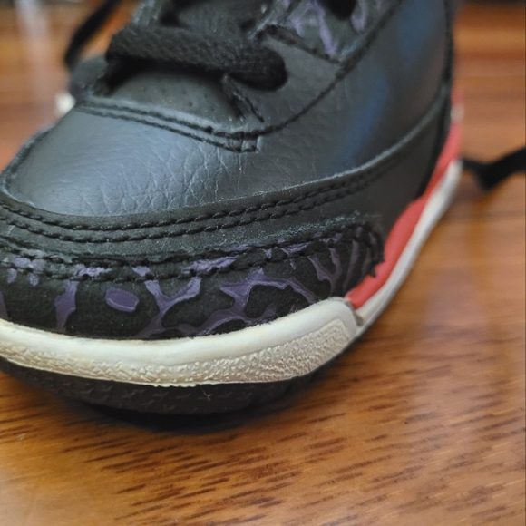 Jordan 3 toddler Retro Black and crimson hightops - Picture 10 of 10